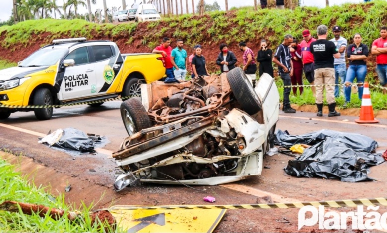 Três jovens que ocupavam um carro com placas de Maringá, morrem em grave acidente na região 1 acidente pr Três jovens que ocupavam um carro com placas de Maringá, morrem em grave acidente na região