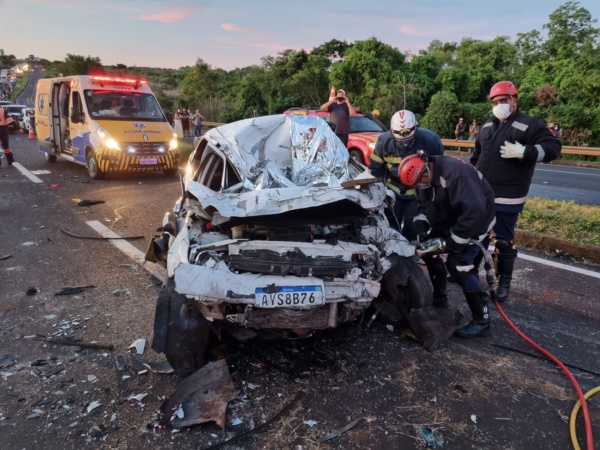 acidente br 376 1 Duas pessoas morrem de acidente na tarde de sábado na rodovia BR-376 em Marialva