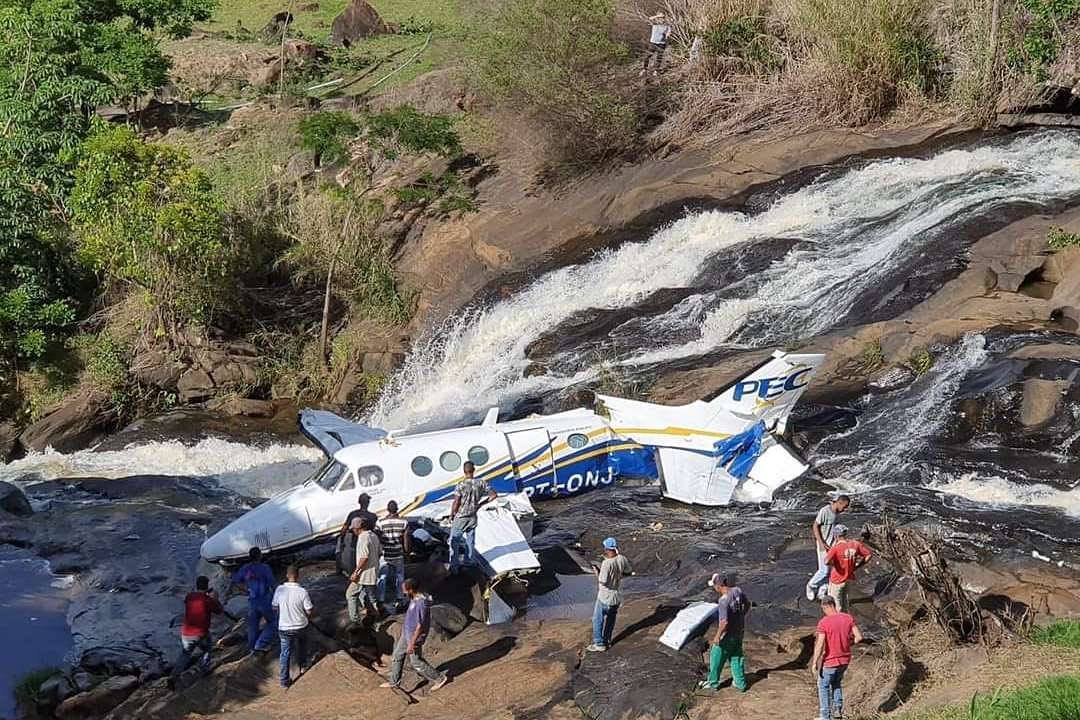 aviao marilia mendonca Avião com a cantora sertaneja Marília Mendonça cai em Minas Gerais