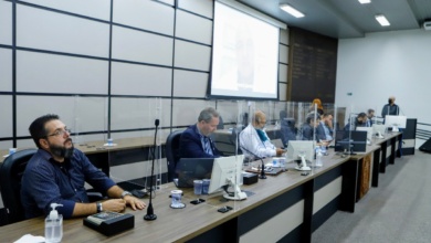 Foto de YouTube derruba vídeo de ‘audiência pública’ contra passaporte sanitário realizada na Câmara de Maringá