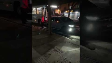 Foto de Motorista estacionado em vaga de ônibus tenta agredir condutor de coletivo