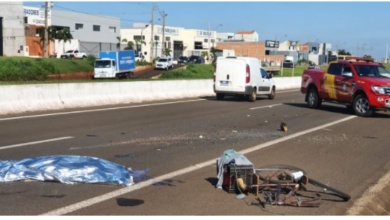 Foto de Ciclista é atropelado por carreta a caminho do trabalho