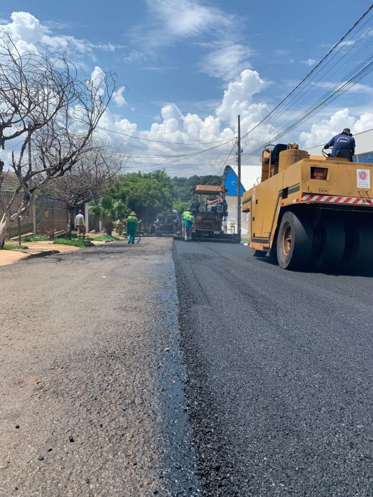 asfalto Prefeitura realiza melhorias em diversas regiões da cidade com recape e recuperação de pavimento