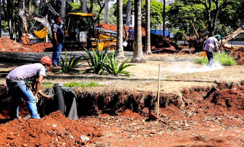 praca napoleao Prefeitura de Maringá vistoria andamento das obras na Praça Napoleão Moreira da Silva
