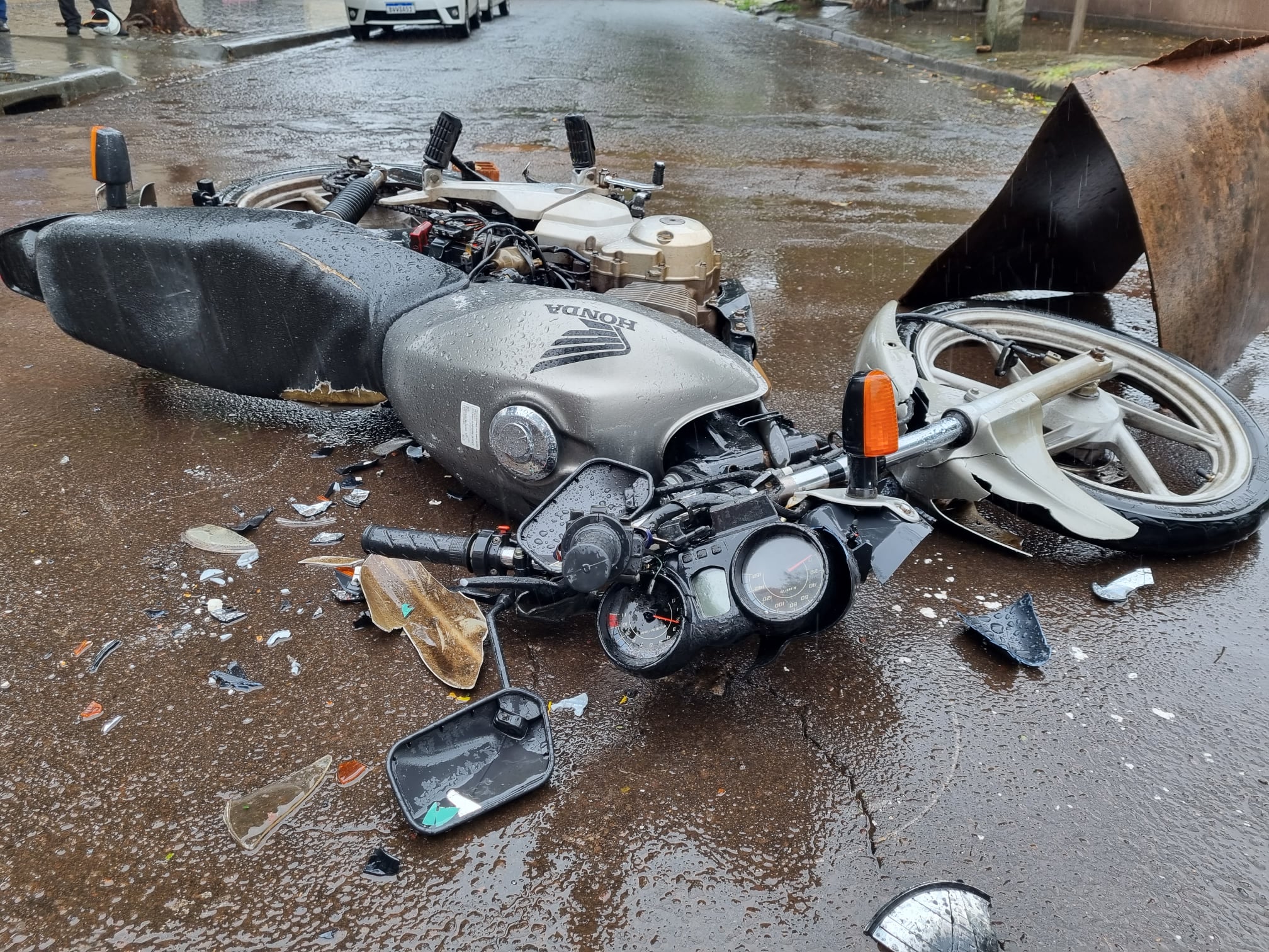 acidente moto Motorista de caminhão avança preferencial e provoca acidente fatal