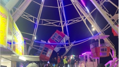 Foto de Cabine de roda gigante de parque de diversão na Expoingá, trava de cabeça para baixo e mulher passa mal em Maringá