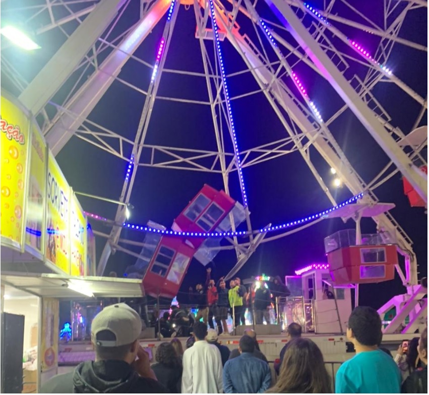 acidente parque de diversao Cabine de roda gigante de parque de diversão na Expoingá, trava de cabeça para baixo e mulher passa mal em Maringá