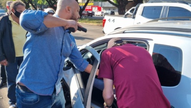 Foto de Motorista provoca acidente após dirigir por vários quarteirões na contramão da avenida Colombo