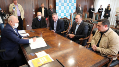 Foto de Presidente da Assembleia cumpre decisão do STF e reconduz deputados aos cargos