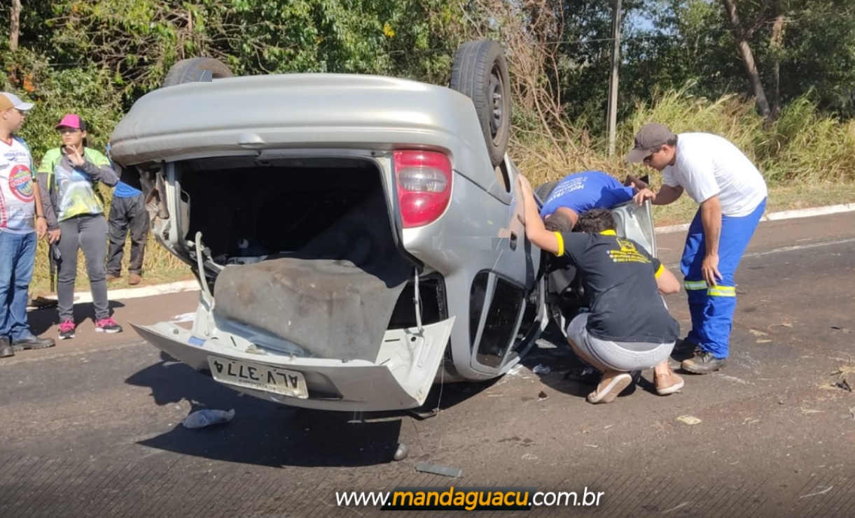 acidente mandaguacu Motorista fica ferida após capotamento entre Mandaguaçu e Iguatemi