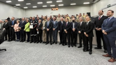 Foto de Câmara homenageia SAMU e SIATE com Brasão do Município