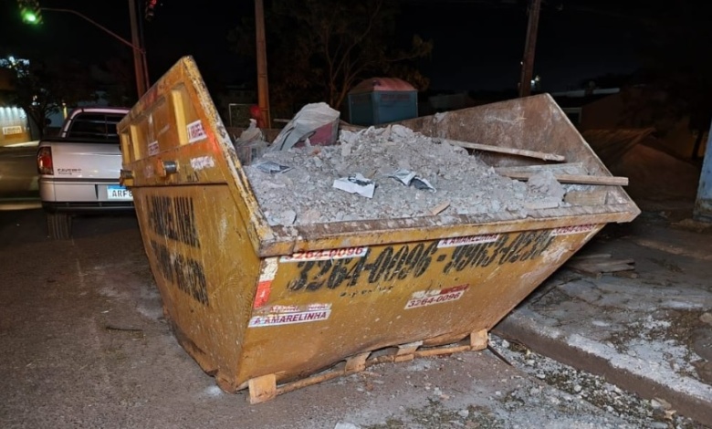 Ciclista fica inconsciente após bater contra caçamba de entulho em Maringá 1 ciclista container cacamba Ciclista fica inconsciente após bater contra caçamba de entulho em Maringá