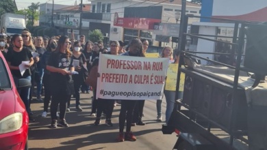 Foto de Professores de Paiçandu protestam