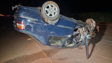 Foto de Motorista fica ferido ao capotar automóvel na marginal da rodovia PR-323