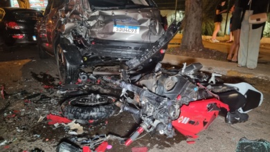 Foto de Duas pessoas ficam gravemente feridas após acidente entre motos e carro