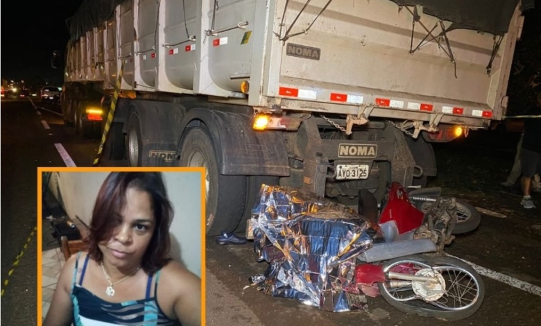 acidente 323 Retornando do trabalho mulher morre após bater atrás de caminhão