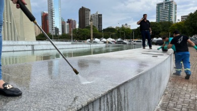 Foto de Prefeitura realiza limpeza do novo granito dos espelhos d′água da Catedral