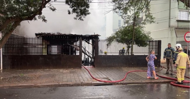 incendio casa zona 7 Incêndio com vítimas