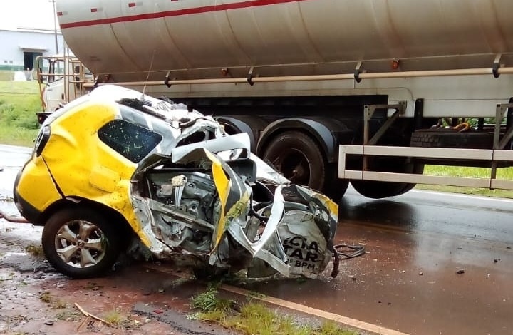 Acidente parte viatura ao meio e mata dois policiais na região 1 acidente viatura Acidente parte viatura ao meio e mata dois policiais na região