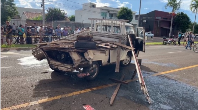 acidente 2 almenara foto Motorista em alta velocidade bate em quatro veículos em Maringá