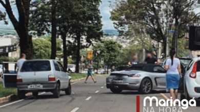 Foto de Veja flagrante do momento em que Fiat Uno bate na traseira de Porsche