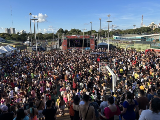 carnaval vila olimpica scaled e1676985147365 Carnaval de Maringá reúne cerca de 20 mil pessoas na Vila Olímpica