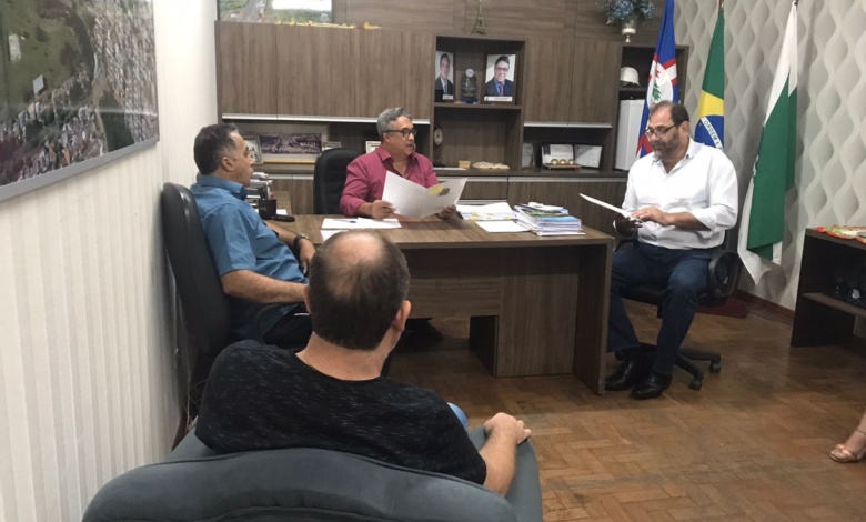 Mario Verri entrega R$ 1,3 mi em emendas de Enio Verri na região Noroeste 1 Emanda entregue em Mandaguacu Mario Verri entrega R$ 1,3 mi em emendas de Enio Verri na região Noroeste