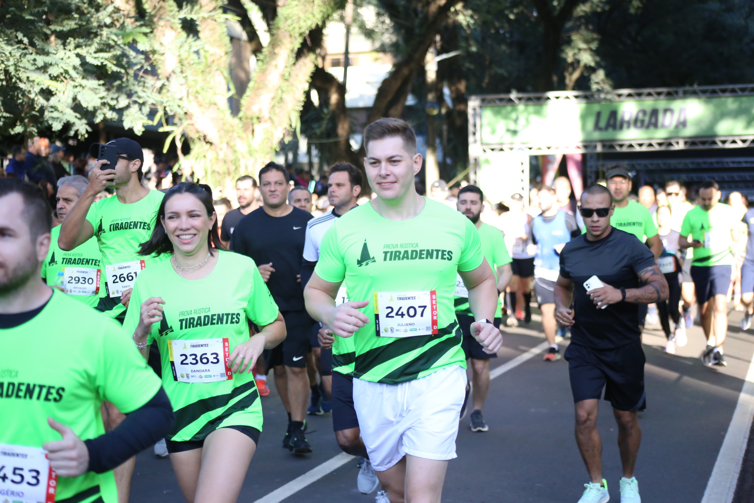 CORRIDA esporte scaled Prova Rústica Tiradentes reúne 6 mil participantes e movimenta ruas de Maringá