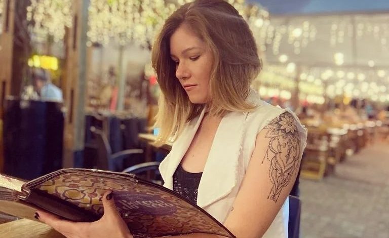 Ane Caroline Stanchackk Mosconi Mulher morre após cair de carroceria de caminhonete em Maringá