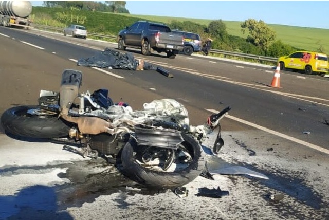 acidente moto 2 A caminho do trabalho motociclista morre em acidente na BR-376