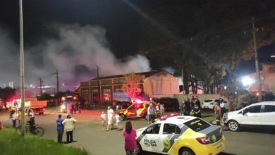 Foto de Incêndio destrói parte de empresa de pneus