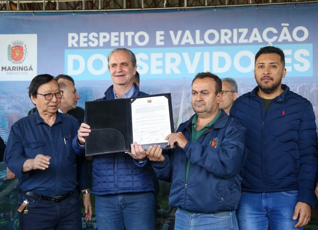 Em avanço histórico, prefeito Ulisses Maia assina lei que garante gratificação salarial aos motoristas 1 motorista ulisses e1690028250247 Em avanço histórico, prefeito Ulisses Maia assina lei que garante gratificação salarial aos motoristas