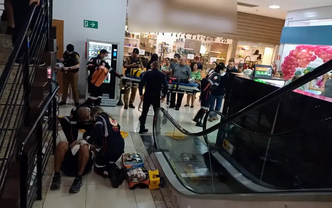 shopping Paranavai Homem se joga de shopping em Paranavaí e cai em cima de criança