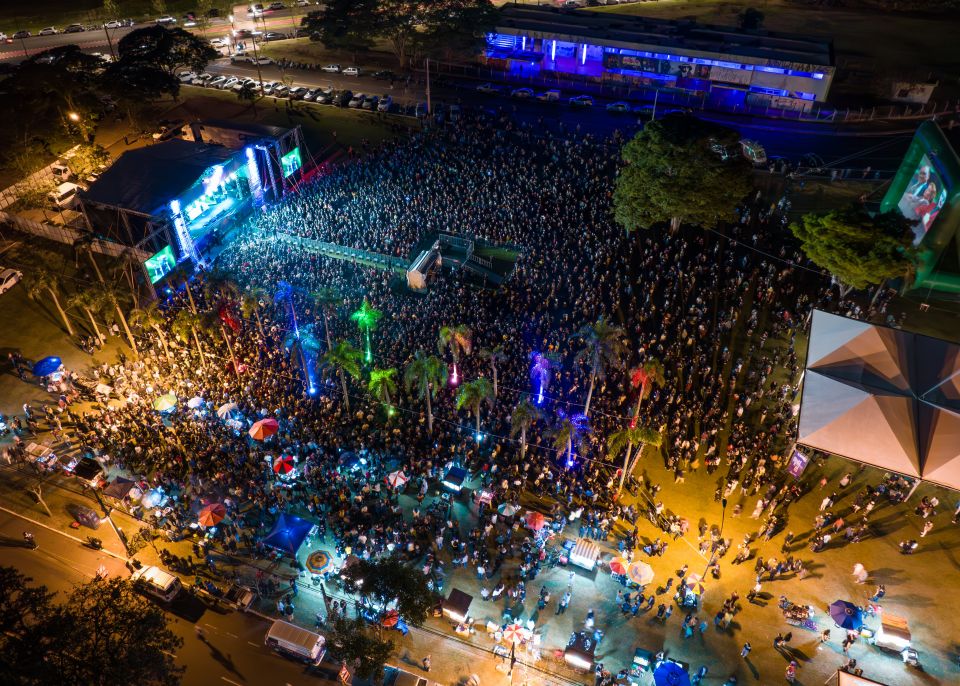 virada cultural Show de Marcelo D2 na Virada Cultural reúne mais de 12 mil pessoas na Praça do Antigo Aeroporto