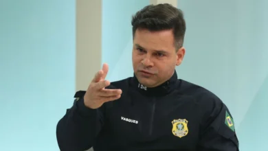 Foto de Ex-diretor da Polícia Rodoviária Federal de Bolsonaro, Sidnei Vasques, é preso pela PF em operação que mira outros diretores