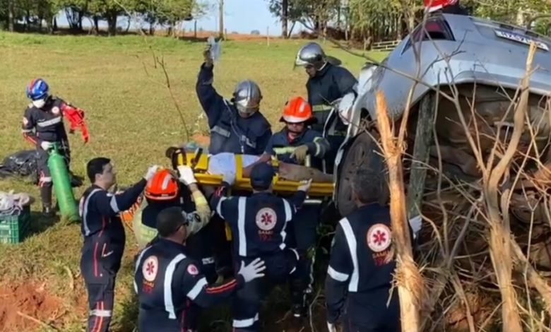 Motorista morre e jovens ficam gravemente feridos em acidente na PR218 1 acidente Motorista morre e jovens ficam gravemente feridos em acidente na PR218