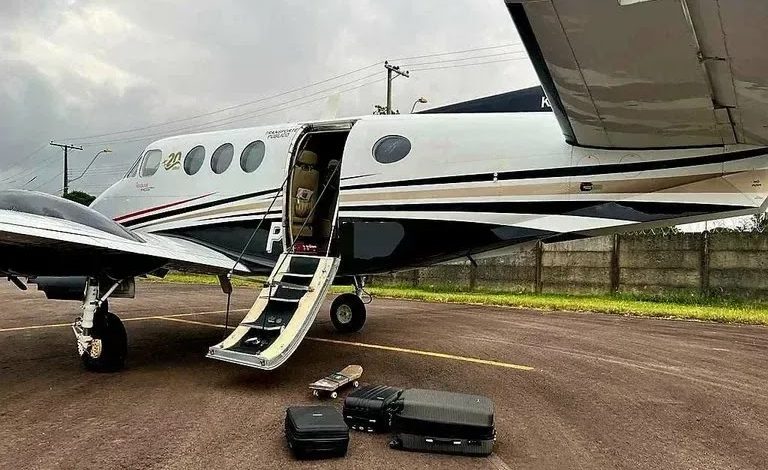 Avião de empresa paranaense apreendido com drogas no Rio Grande do Sul continua retido 1 Aviao 2 Avião de empresa paranaense apreendido com drogas no Rio Grande do Sul continua retido