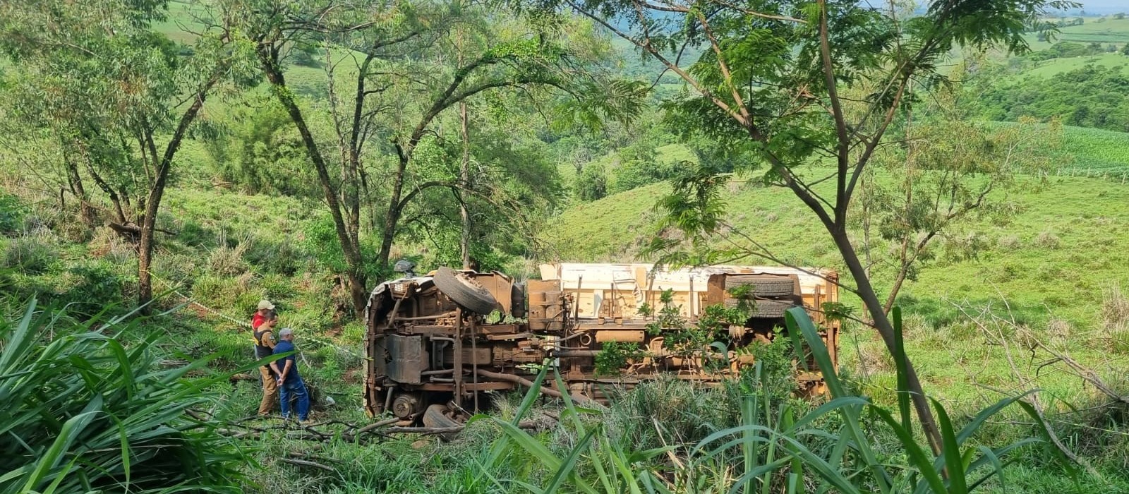 acidente caminhao 1 Motorista da Prefeitura de Mandaguari morre em acidente