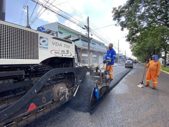 asfalto scaled e1698074190744 Prefeitura finaliza melhorias na Avenida Paranavaí e inicia recapeamento em 5 km na Avenida José Alves Nendo