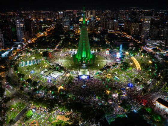 catedral scaled e1700137067901 Com show do Roupa Nova, abertura da ′Maringá Encantada 2023′ reúne milhares de pessoas