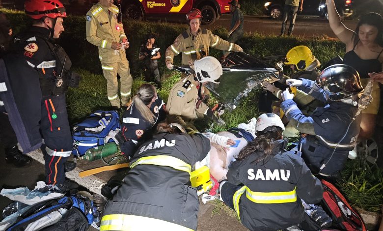 acidente Homem sofre acidente gravíssimo ao capotar carro na rodovia