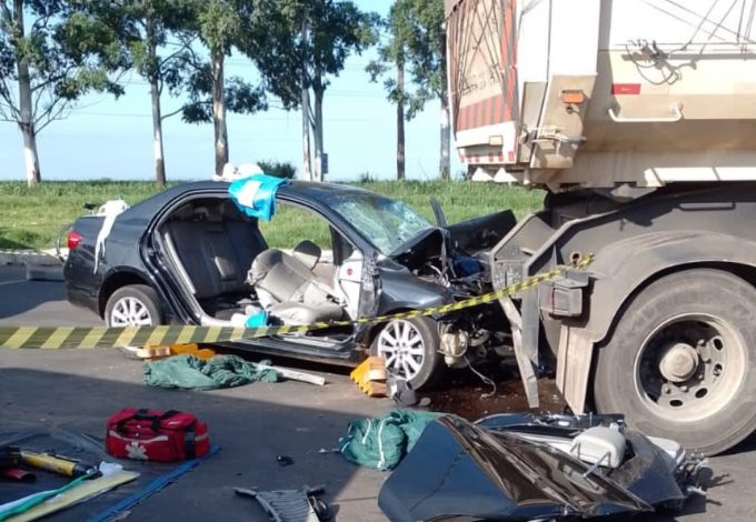 acidente br 376 e1701694451759 Acidente gravíssimo na BR-376 deixa quatro pessoas feridas