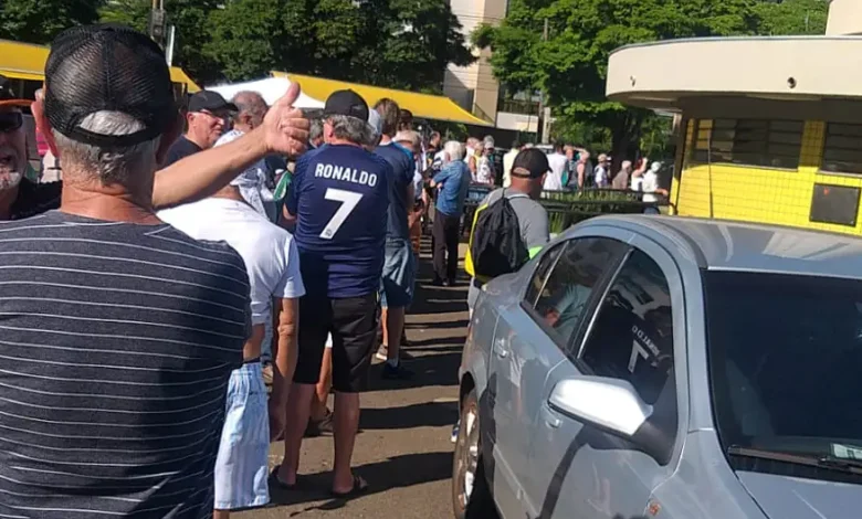 fila3003 Fila de idosos para ingressos