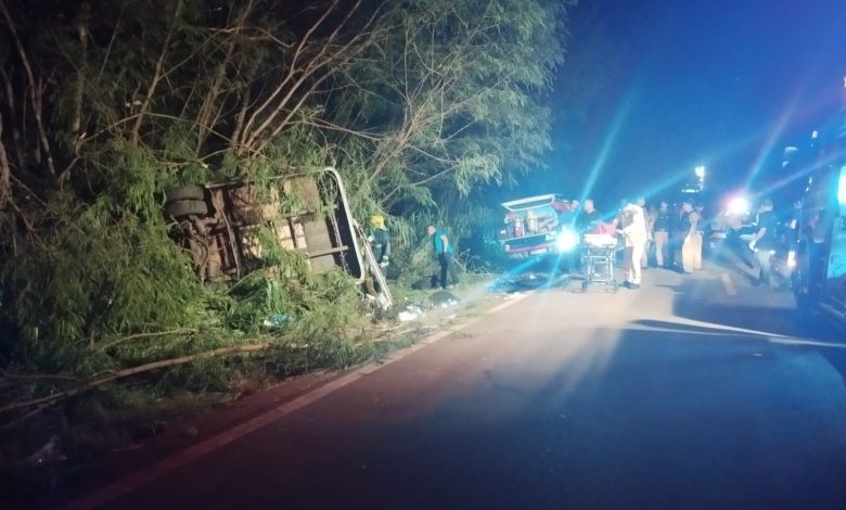 WhatsApp Image 2024 04 01 at 06.15.36 Três pessoas morrem e 19 ficam feridas após micro-ônibus tombar no interior do PR