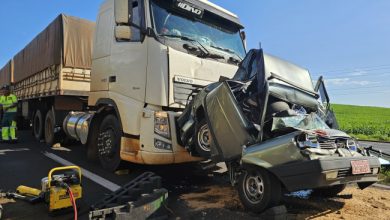 Foto de Motorista morre após veículo ser esmagado por carreta na rodovia