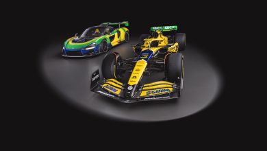 Foto de McLaren presta homenagem a Ayrton Senna com pinturas exclusivas em um McLaren Senna e nos carros de Fórmula 1