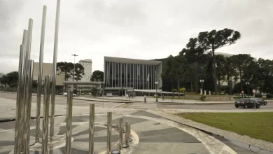 Foto de Protesto contra a terceirização da educação pública no Paraná