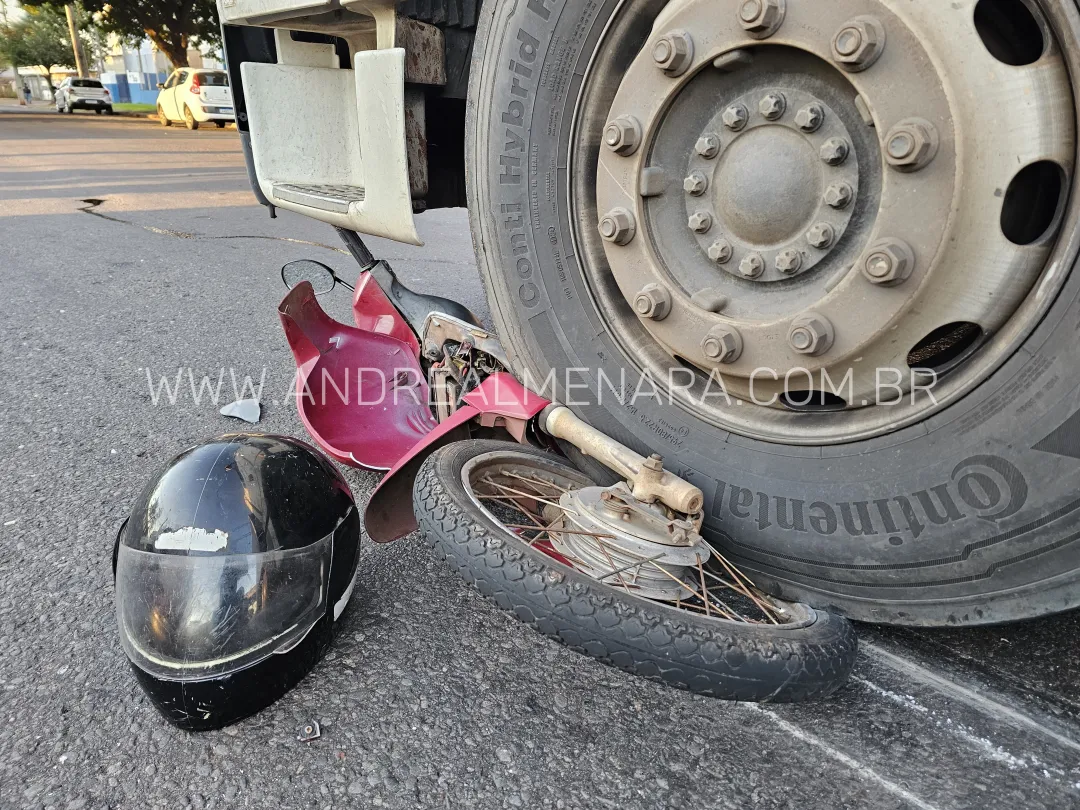 Mulher fica em estado gravíssimo ao sofrer acidente de moto em Maringá