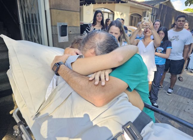 Jovem, que ficou 98 dias internado após sofrer acidente de moto, é recebido com festa em sua casa 1 motociclista ruan e1714914024166 Jovem, que ficou 98 dias internado após sofrer acidente de moto, é recebido com festa em sua casa