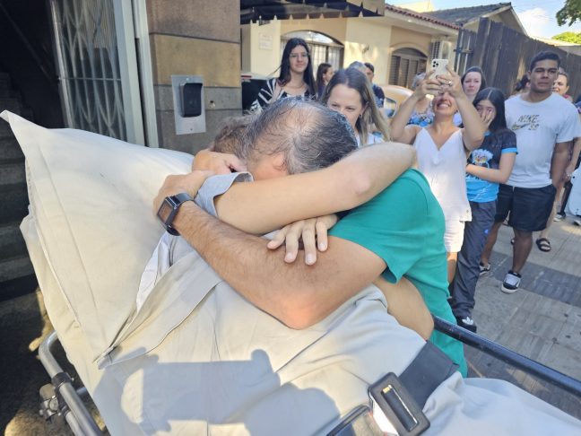 motociclista ruan e1714914024166 Jovem, que ficou 98 dias internado após sofrer acidente de moto, é recebido com festa em sua casa